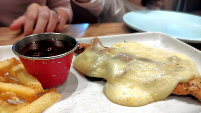 santa-monica-chicken-batido-tommy-mel´s