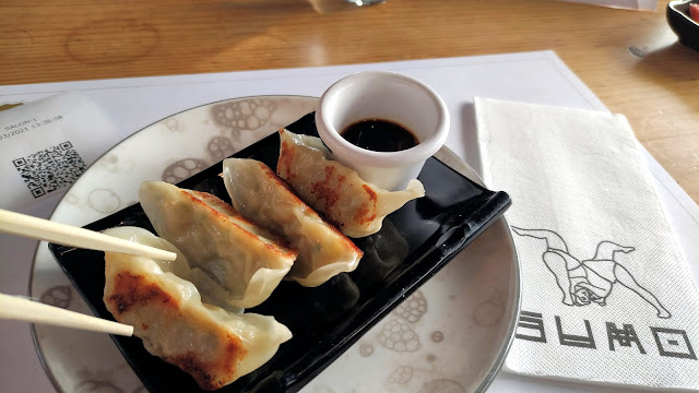 gyoza-buffet-sushi